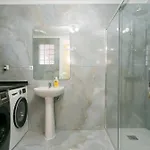 Historical Center, Large 2 Bedroom Apartment, Bright & Stylish شقة Lisboa