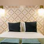 Historical Center, Large 2 Bedroom Apartment, Bright & Stylish شقة Lisboa