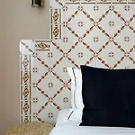 Historical Center, Large 2 Bedroom Apartment, Bright & Stylish Lisboa