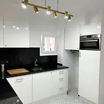 Lejlighed Historical Center, Large 2 Bedroom Apartment, Bright & Stylish *