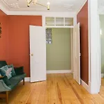 Historical Center, Large 2 Bedroom Apartment, Bright & Stylish Lejlighed Lisboa