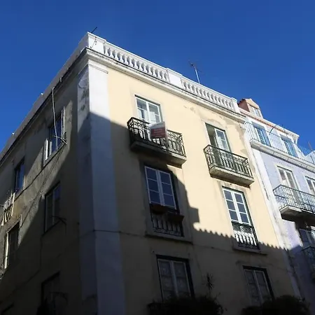 Historical Center, Large 2 Bedroom Apartment, Bright & Stylish شقة Lisboa