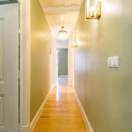 Lejlighed Historical Center, Large 2 Bedroom Apartment, Bright & Stylish