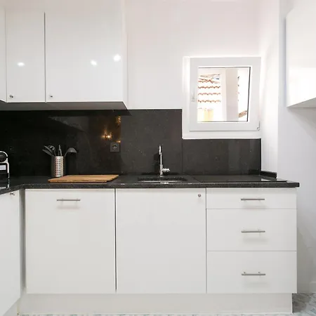 Historical Center, Large 2 Bedroom Apartment, Bright & Stylish *