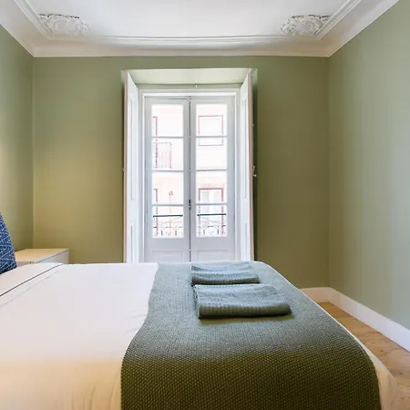 Historical Center, Large 2 Bedroom Apartment, Bright & Stylish Lisboa