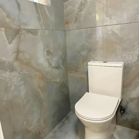 Апартаменти Historical Center, Large 2 Bedroom Apartment, Bright & Stylish Лісабон