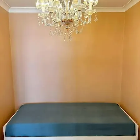 Historical Center, Large 2 Bedroom Apartment, Bright & Stylish Apartament Lizbona