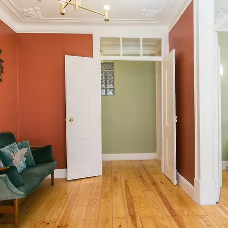 Historical Center, Large 2 Bedroom Apartment, Bright & Stylish Apartament Lizbona