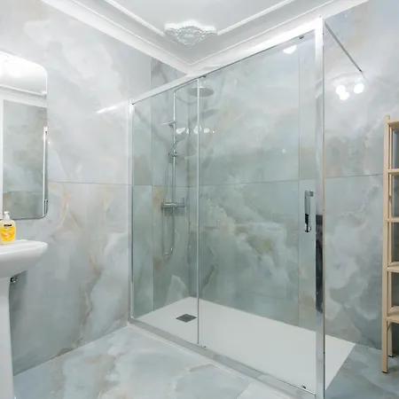 Historical Center, Large 2 Bedroom Apartment, Bright & Stylish Apartament