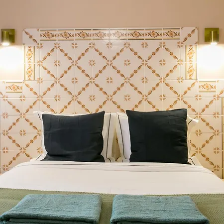 Historical Center, Large 2 Bedroom Apartment, Bright & Stylish Apartament Lizbona