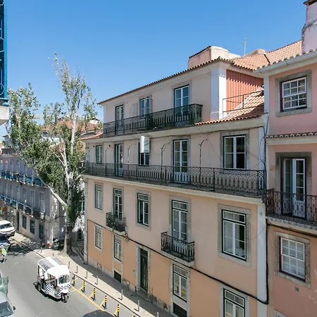 Historical Center, Large 2 Bedroom Apartment, Bright & Stylish Lizbona