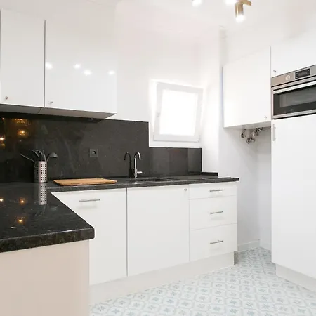 Apartman Historical Center, Large 2 Bedroom Apartment, Bright & Stylish