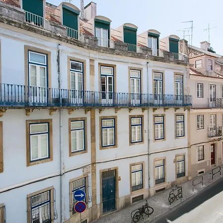 Historical Center, Large 2 Bedroom Apartment, Bright & Stylish * Lisboa